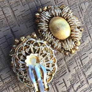 Robert Vintage Clip on Earrings